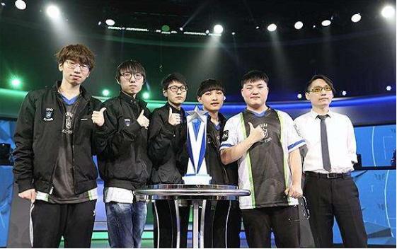 力与厄德高 力与厄德高