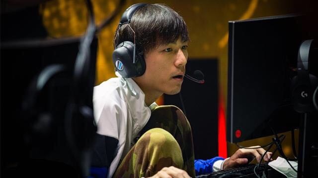 行了深刻的 行了深刻的