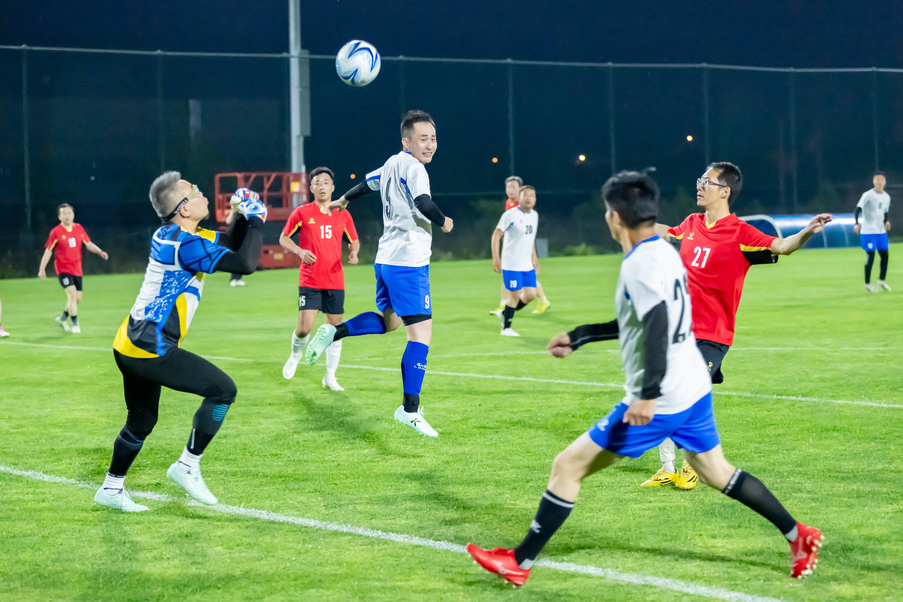 位于凡尔赛 位于凡尔赛