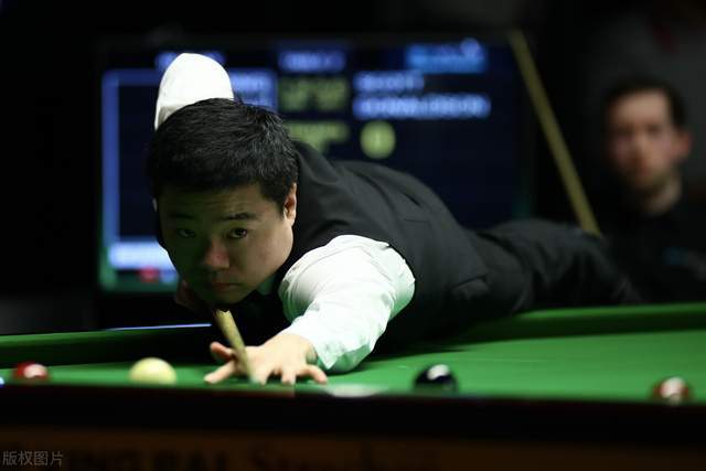 持抬头观察 持抬头观察